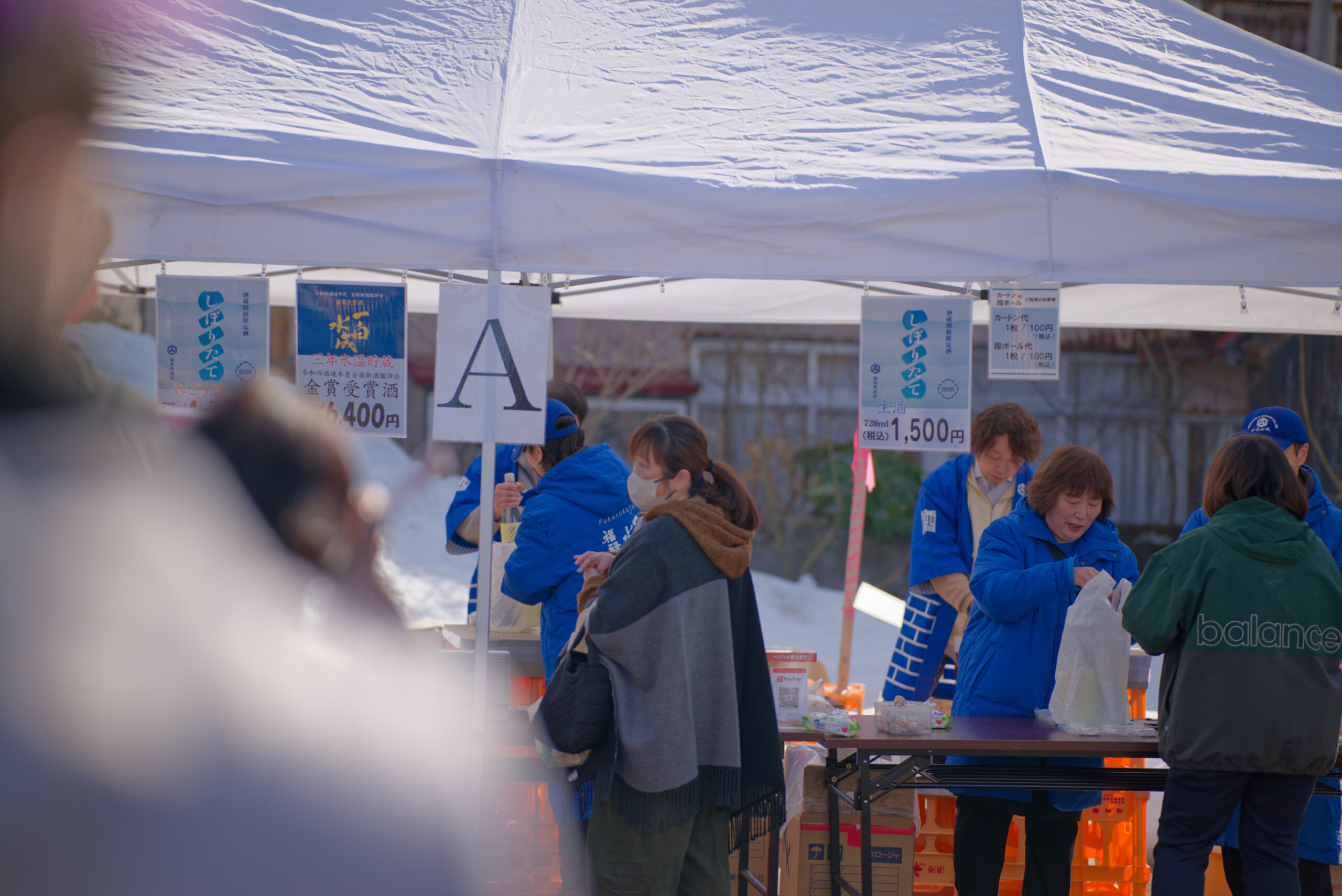 イベントの様子を撮影しています。