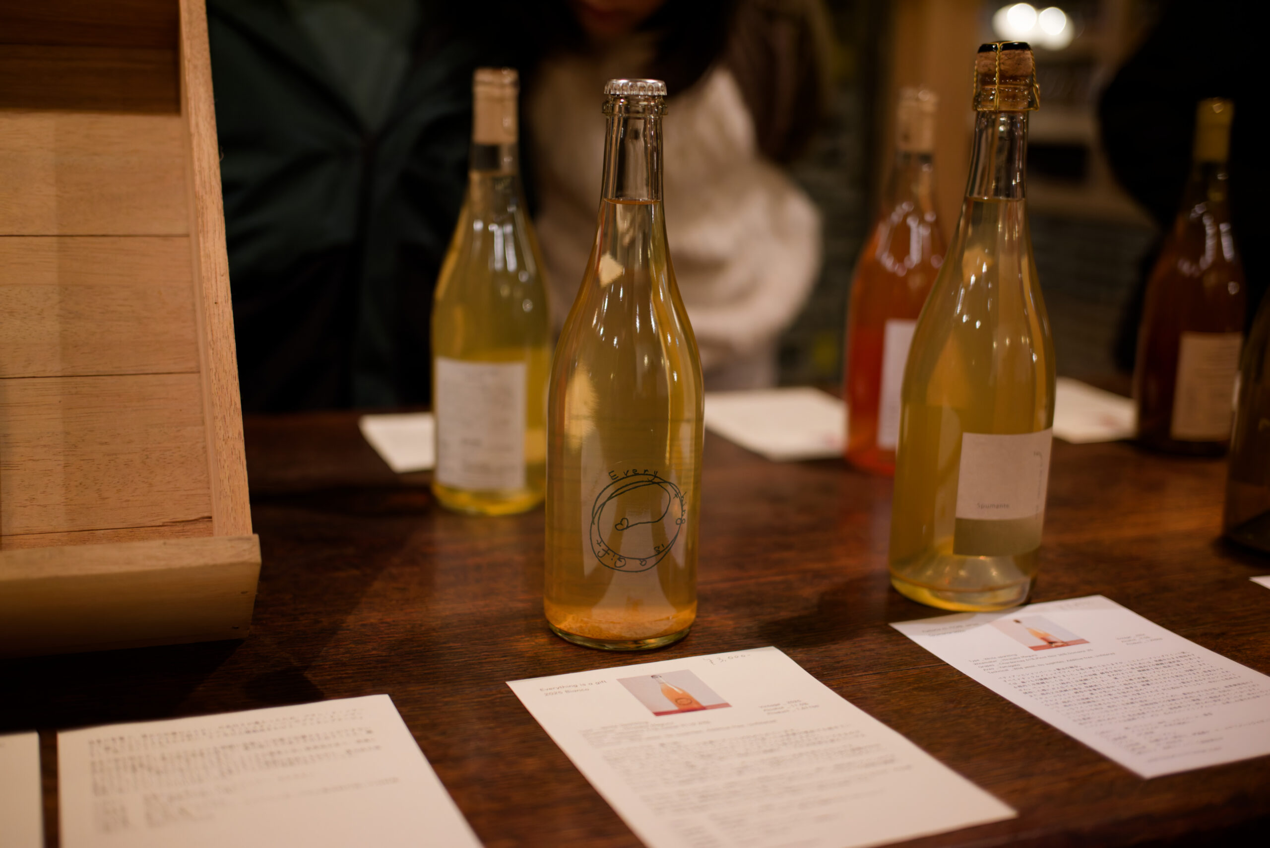 ワインの瓶と説明書